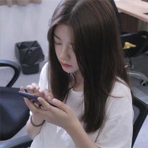 美㇏扒开尿囗给男人看
